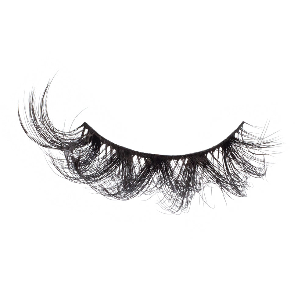 Siren lash from Twilight Collection with full-volume design for dramatic cat-eye effect, perfect for bold makeup lovers.